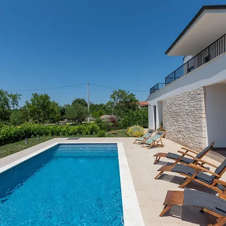 Tola By Interhome Visnjan