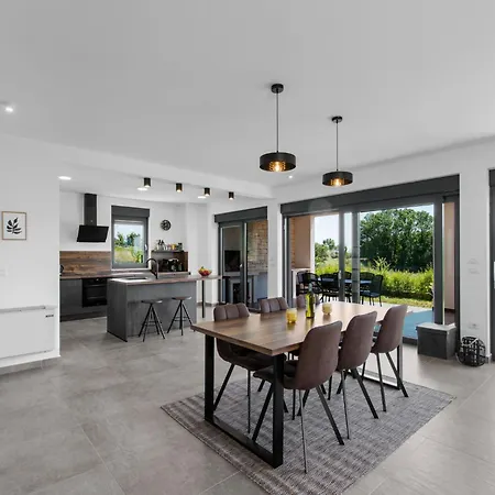 Holiday home Tola By Interhome Visnjan