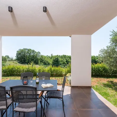 Tola By Interhome *